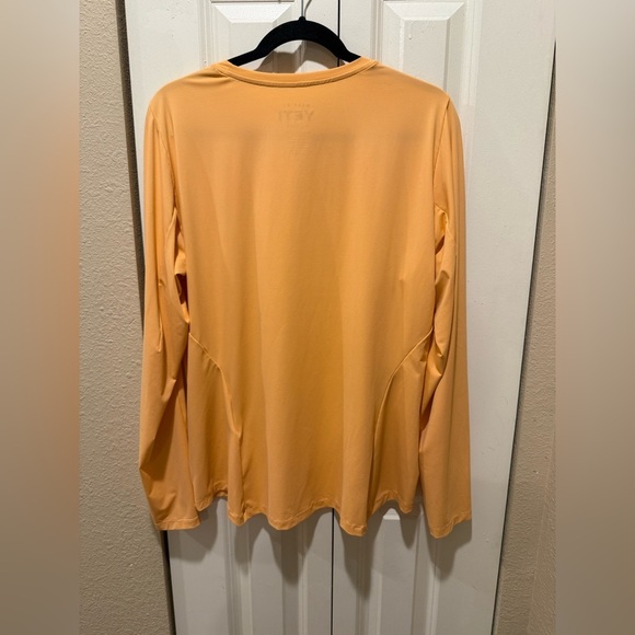 Yeti Women’s Crew Long Sleeve Sunshirt in Salmon , size XL - Picture 3 of 10